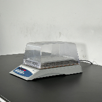 VWR Incubating Mini Shaker image 1